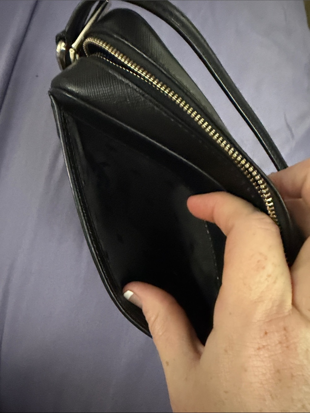 kate spade black leather crossbody bag with gold logo - Picture 5 of 5